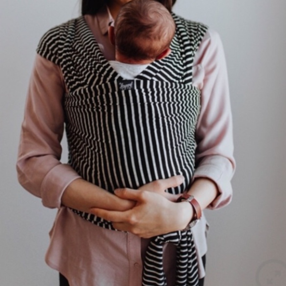 Happy Baby striped back and white wrap